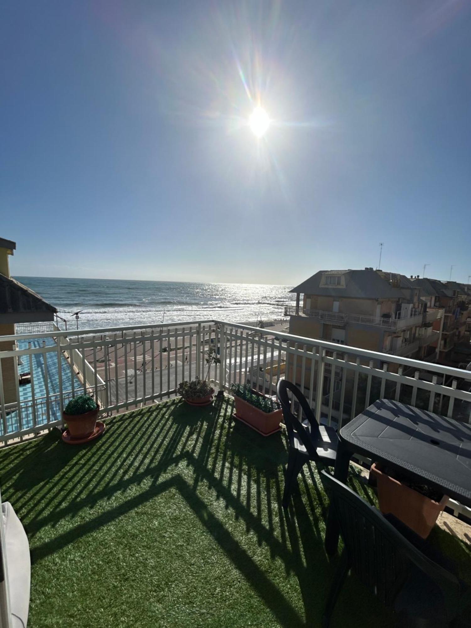 Front Sea Luxury Lejlighed Lido di Ostia Eksteriør billede