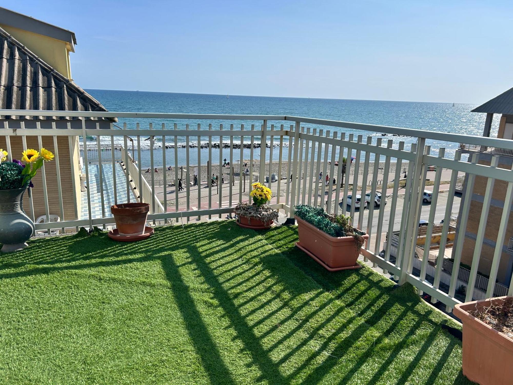 Front Sea Luxury Lejlighed Lido di Ostia Eksteriør billede