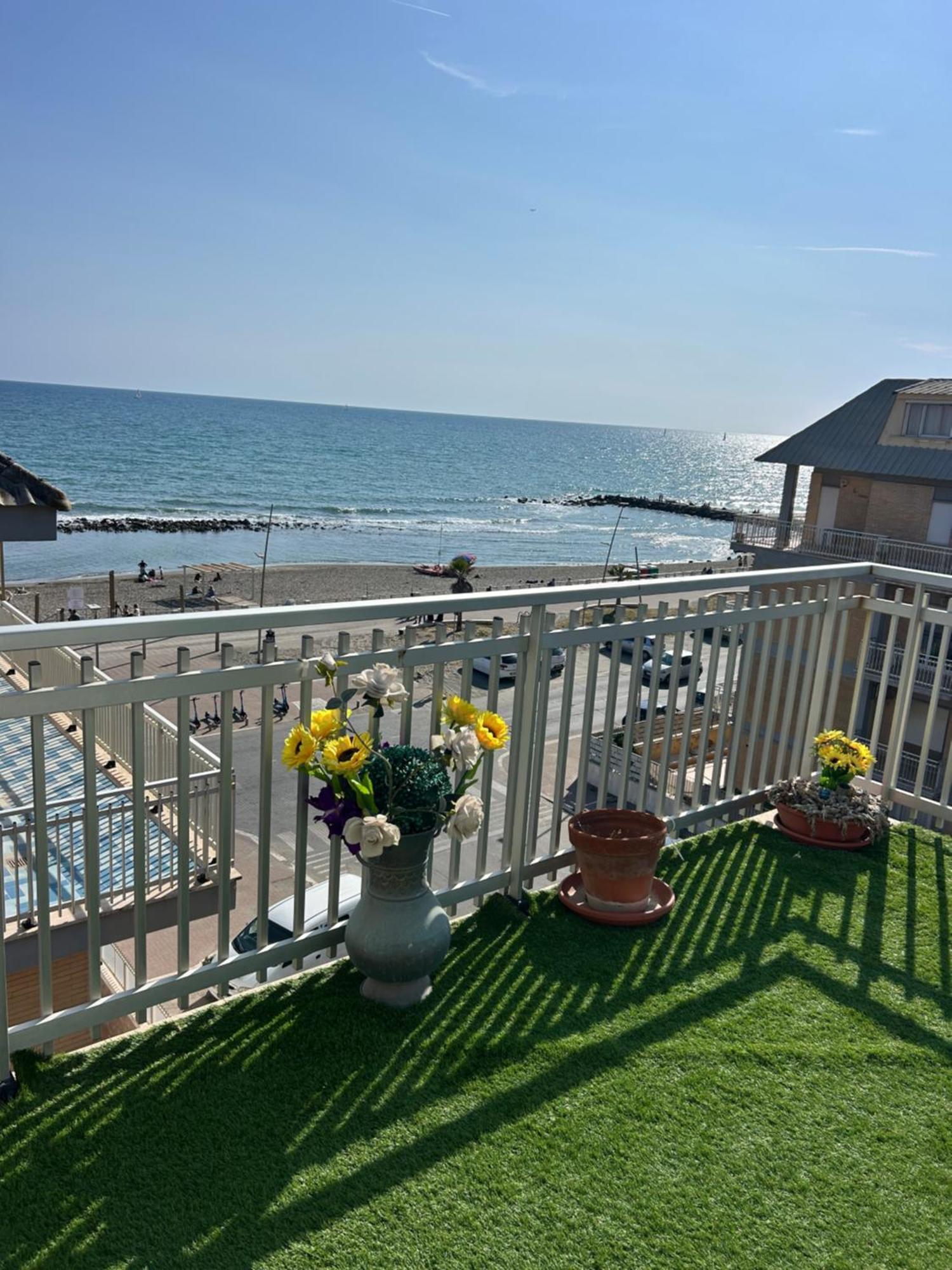 Front Sea Luxury Lejlighed Lido di Ostia Eksteriør billede